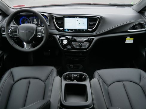 New 2026 Chrysler Pacifica Select image 8