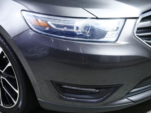 Used 2017 Ford Taurus Limited AWD/4WD image 16