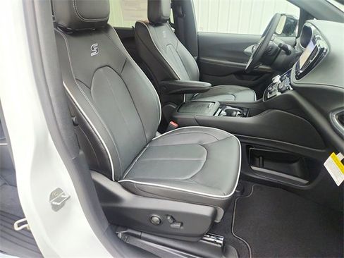New 2026 Chrysler Pacifica Limited w/ S Appearance Package image 40
