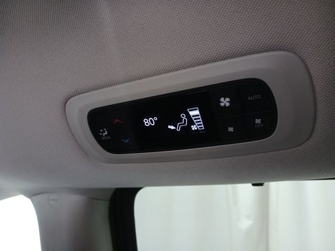 Used 2024 Chrysler Pacifica Touring-L FWD image 27