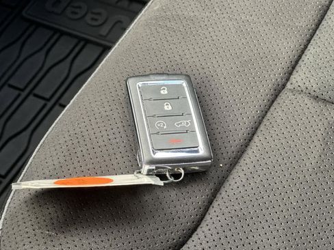 Used 2023 Jeep Grand Cherokee Trailhawk image 30