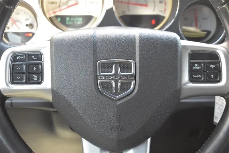 Used 2011 Dodge Challenger R/T RWD image 17