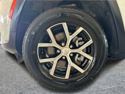 Used 2024 Jeep Grand Cherokee L Limited w/ Luxury Tech Group II image 4