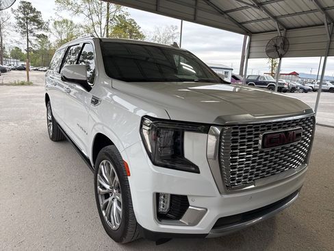 Used 2021 GMC Yukon XL Denali w/ Denali Premium Package image 2