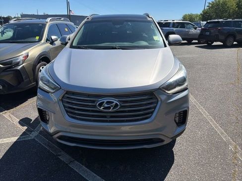 Used 2017 Hyundai Santa Fe FWD image 2