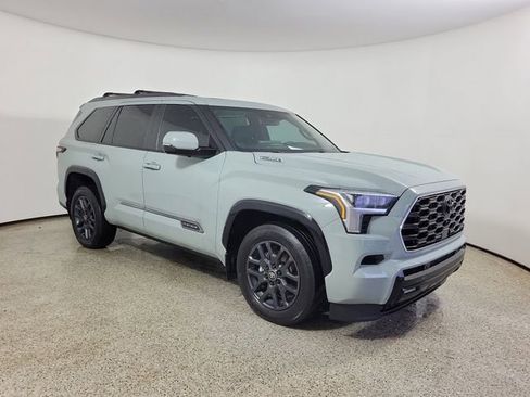 Used 2025 Toyota Sequoia Platinum AWD/4WD image 4