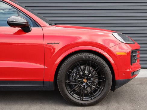 Certified 2025 Porsche Cayenne E-Hybrid AWD/4WD image 12
