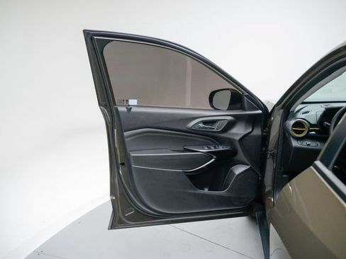 Used 2024 Chevrolet Trax ACTIV w/ Sunroof Package FWD image 23