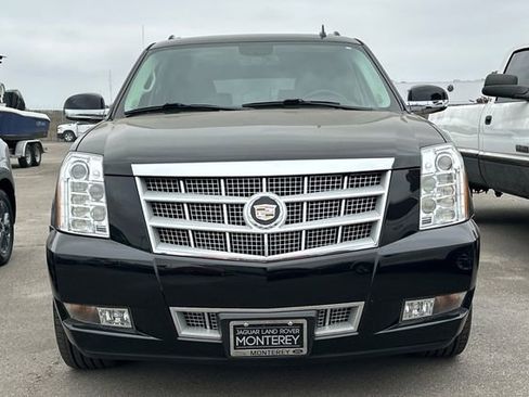 Used 2011 Cadillac Escalade ESV Platinum AWD/4WD image 3