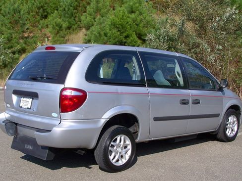 Used 2005 Dodge Grand Caravan SE w/ PWR Convenience Group image 2