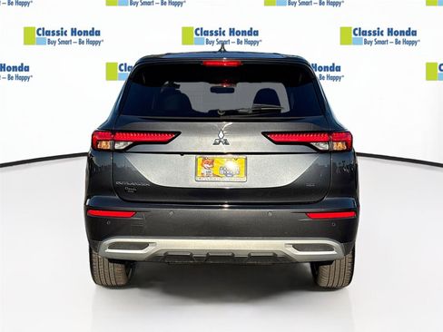 Used 2024 Mitsubishi Outlander SE image 7