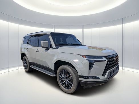 Used 2024 Lexus GX 550 w/ Cold Area Package AWD/4WD image 2
