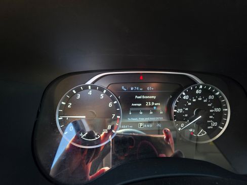 Used 2024 Nissan Frontier SV w/ Technology Package RWD image 12