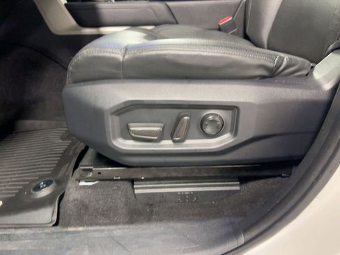 Used 2022 Toyota Tundra Limited image 12