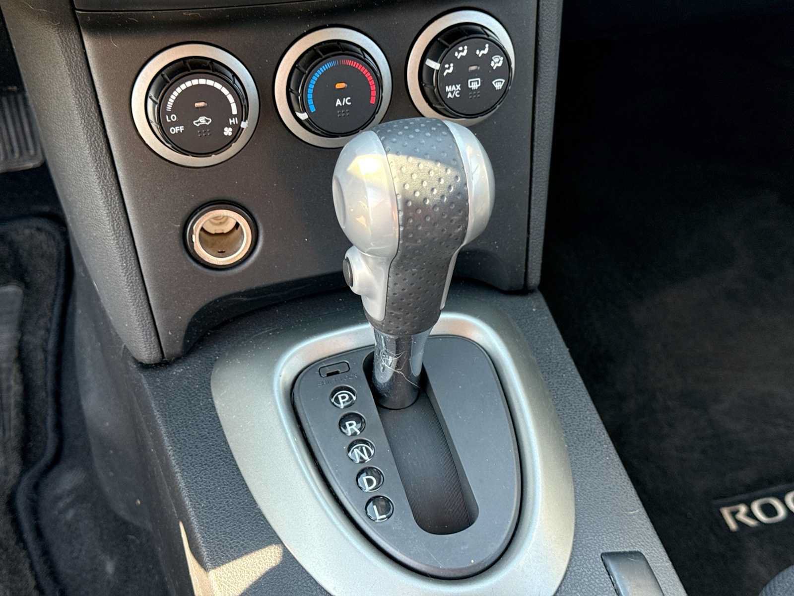 Used 2015 Nissan Rogue S FWD image 27