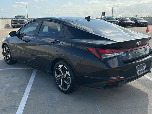 Used 2023 Hyundai Elantra SEL w/ Convenience Package image 10