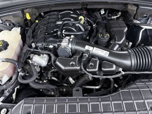 Used 2023 Jeep Grand Cherokee Limited w/ MOPAR Finishing Package AWD/4WD image 15