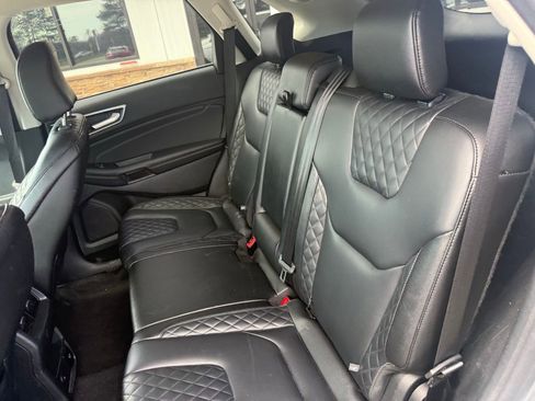 Used 2024 Ford Edge Titanium image 4