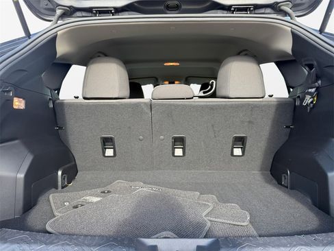 Used 2024 Subaru Crosstrek 2.0i Premium w/ Popular Package #4 image 18