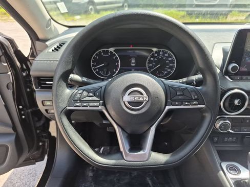 Used 2025 Nissan Sentra SV FWD image 22
