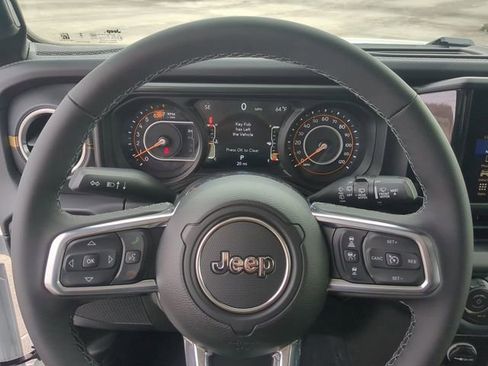New 2026 Jeep Wrangler Unlimited Sahara AWD/4WD image 32