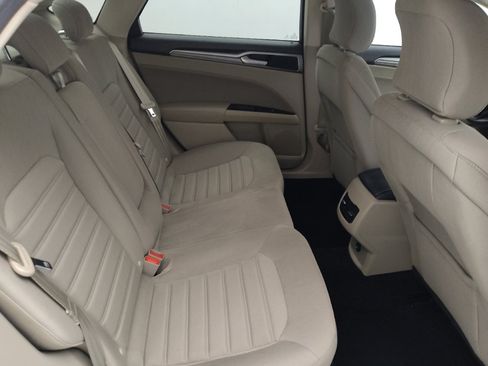 Used 2019 Ford Fusion SE FWD image 19