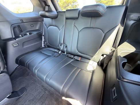 Used 2025 Honda Pilot TrailSport image 21