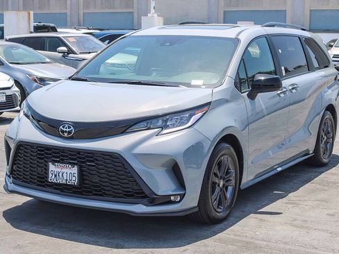 Used 2026 Toyota Sienna XSE AWD/4WD image 3