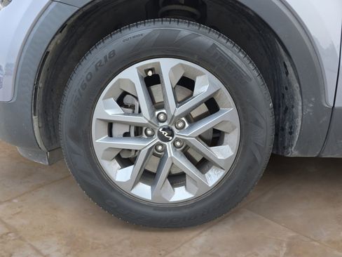 Used 2024 Kia Telluride LX image 24