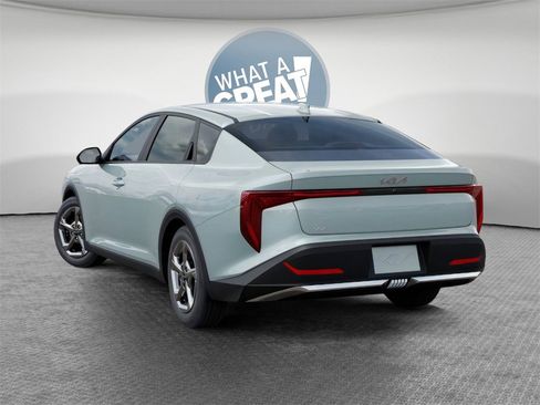 New 2026 Kia K4 LX image 4
