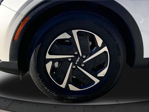 Used 2025 Kia Sportage LX image 30