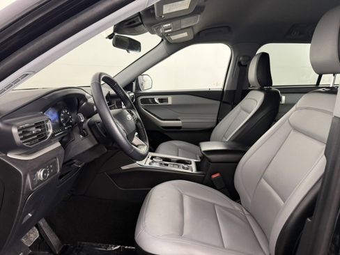 Used 2021 Ford Explorer XLT w/ Equipment Group 202A image 13