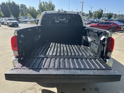 Used 2018 Toyota Tacoma SR w/ SR Convenience Package AWD/4WD image 29