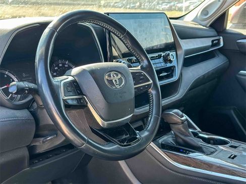 Used 2020 Toyota Highlander Limited image 4