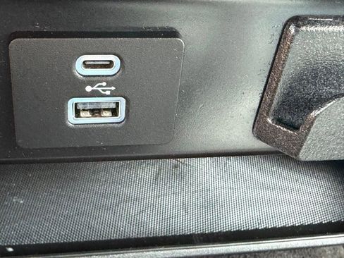 Used 2022 Ford F150 Lariat AWD/4WD image 11