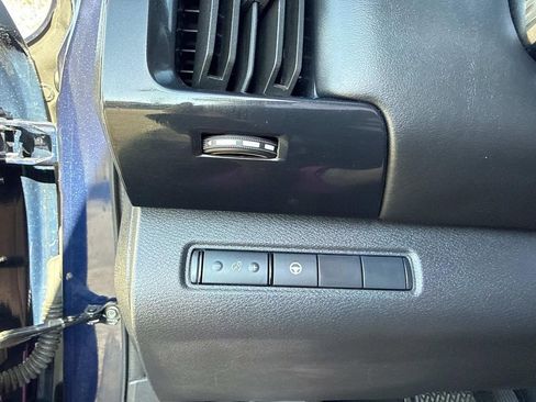 Used 2024 Nissan Pathfinder SV image 31