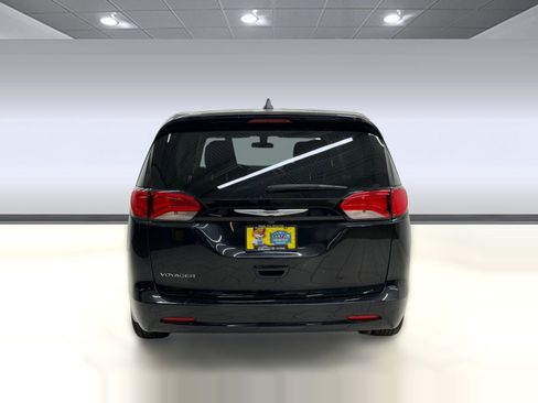 Used 2022 Chrysler Voyager LX FWD image 8
