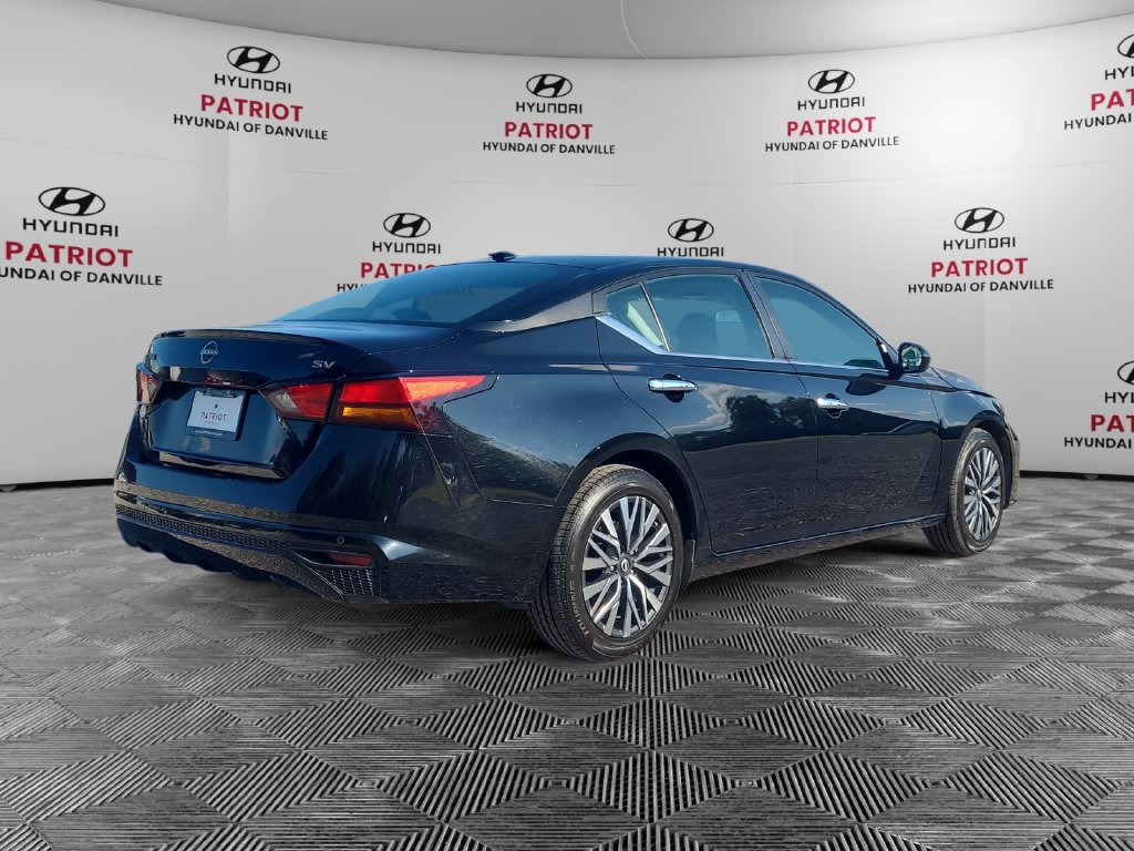 Used 2024 Nissan Altima 2.5 SV FWD image 3