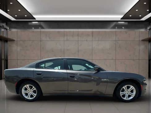 Used 2020 Dodge Charger SXT RWD image 11