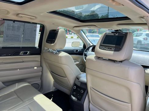 Used 2013 Lincoln MKT AWD image 22
