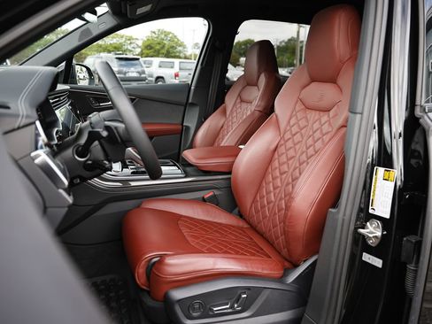 Certified 2023 Audi SQ7 Premium Plus w/ Black Optic Package AWD/4WD image 21
