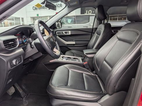 Used 2021 Ford Explorer XLT w/ Equipment Group 202A AWD/4WD image 11