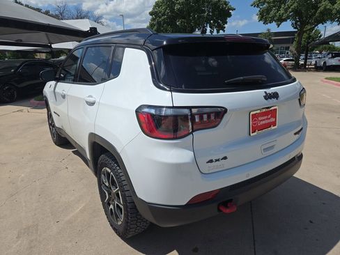 Used 2025 Jeep Compass Trailhawk AWD/4WD image 3