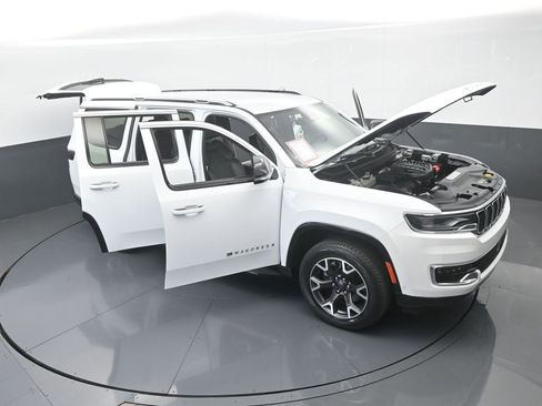 Used 2023 Jeep Wagoneer Series III w/ Preferred Equipment Group image 73