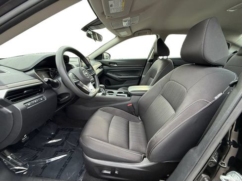 Used 2024 Nissan Altima 2.5 SV FWD image 9