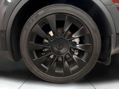 Used 2023 Tesla Model Y Long Range AWD/4WD image 28