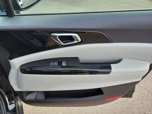 Certified 2024 Kia Carnival EX image 10