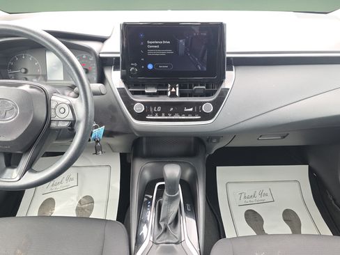 Used 2025 Toyota Corolla LE FWD image 9
