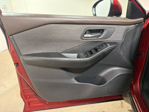 Used 2023 Nissan Rogue SV image 9