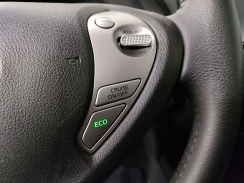 Used 2015 Nissan Leaf SL w/ Premium Package image 18